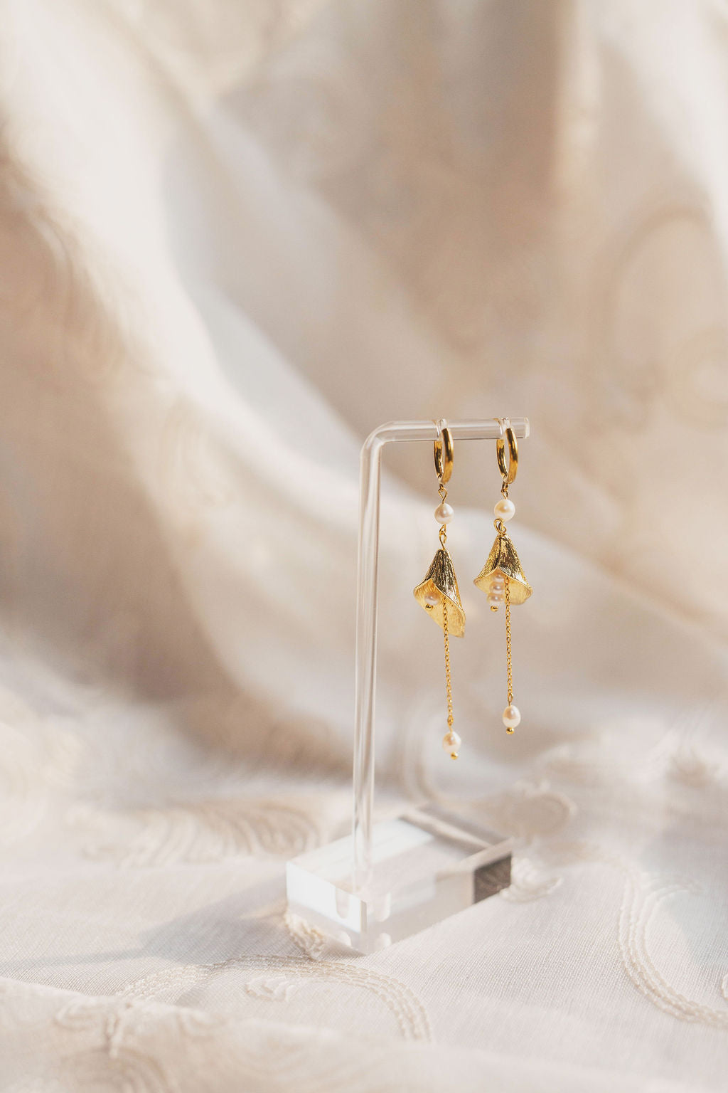 Gold Floral Pearl Drop Earrings – Vintage-Inspired Bridal Dangle Earrings