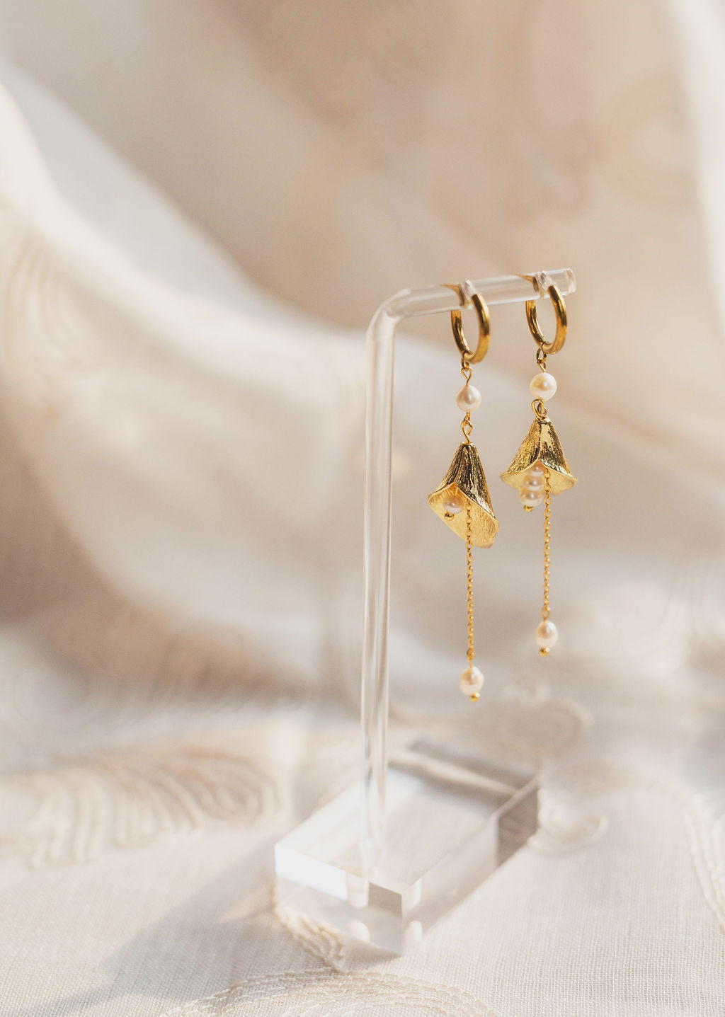 Gold Floral Pearl Drop Earrings – Vintage-Inspired Bridal Dangle Earrings
