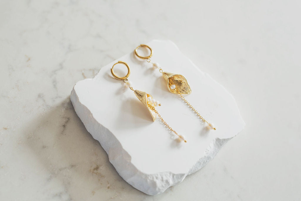 Gold Floral Pearl Drop Earrings – Vintage-Inspired Bridal Dangle Earrings